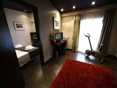 Petit Palace Plaza Reina